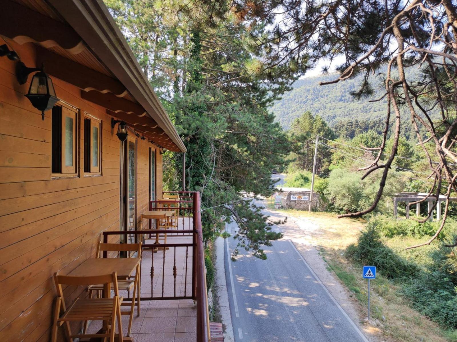 Hotel Toni Llogora Dukat Bagian luar foto