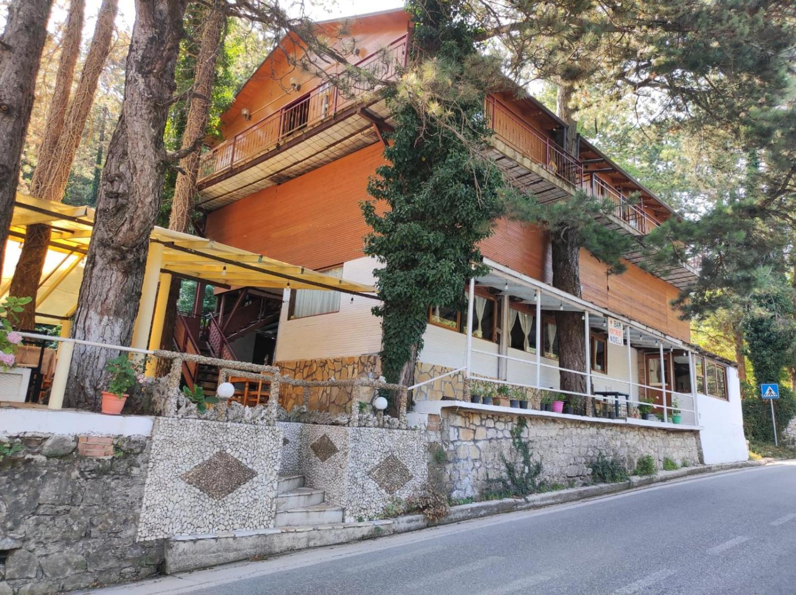 Hotel Toni Llogora Dukat Bagian luar foto