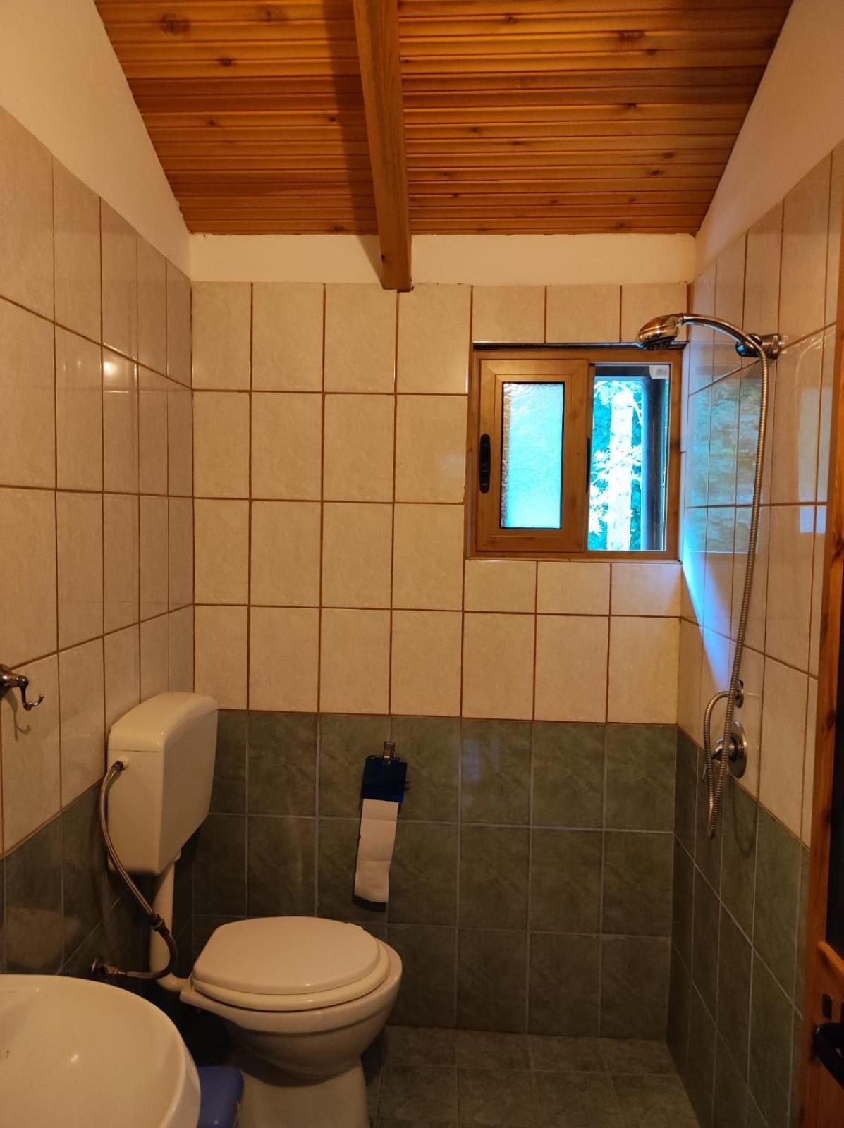 Hotel Toni Llogora Dukat Bagian luar foto