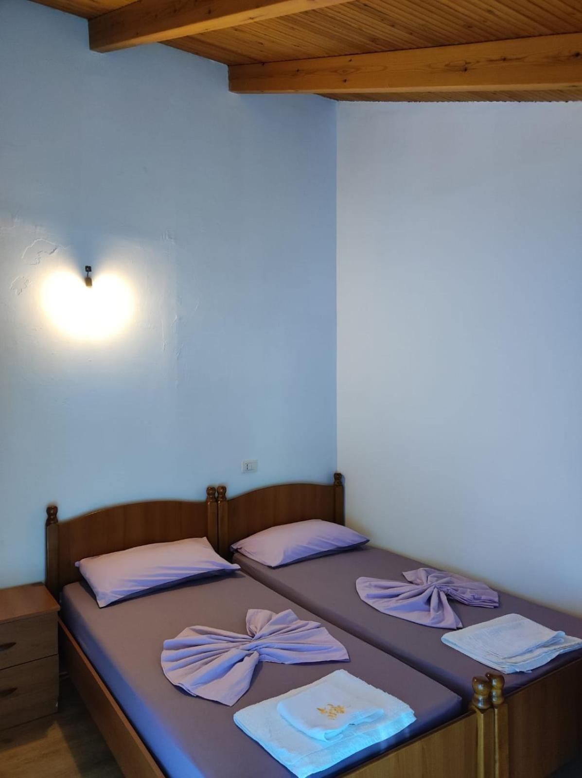 Hotel Toni Llogora Dukat Bagian luar foto