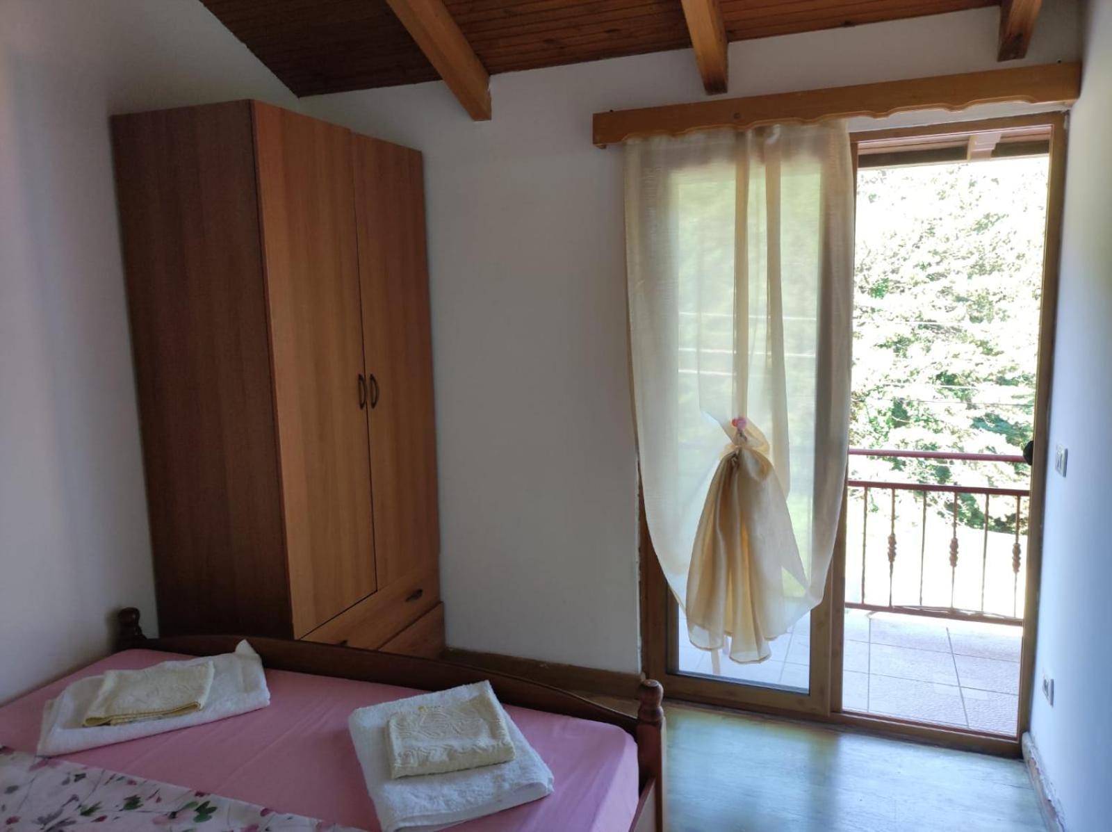 Hotel Toni Llogora Dukat Bagian luar foto